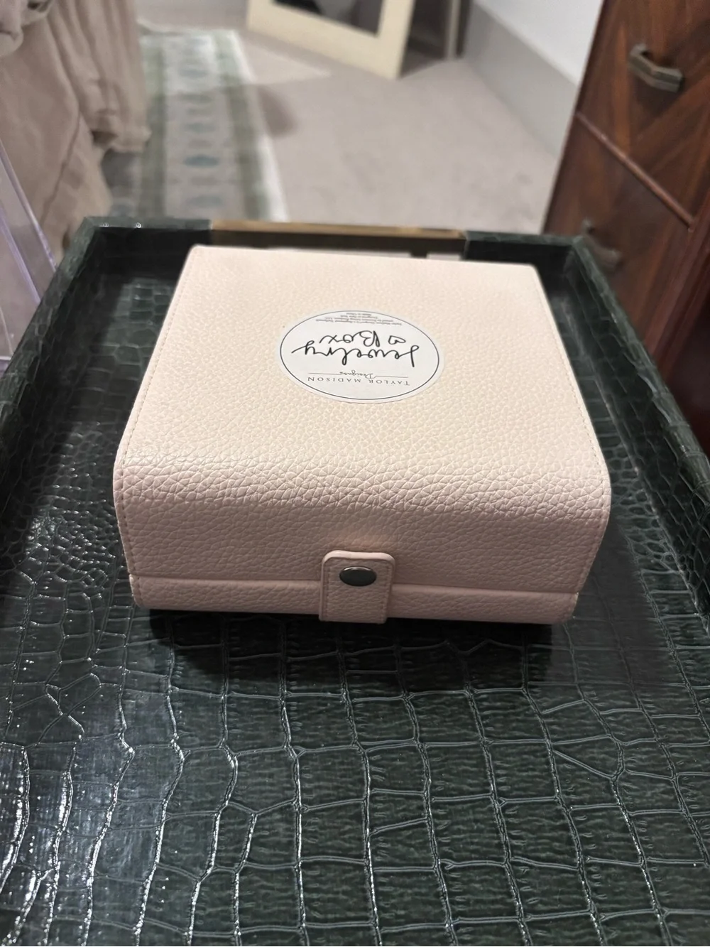 NWT Taylor Madison Designs Compact Pink Faux Leather Travel Jewelry Box